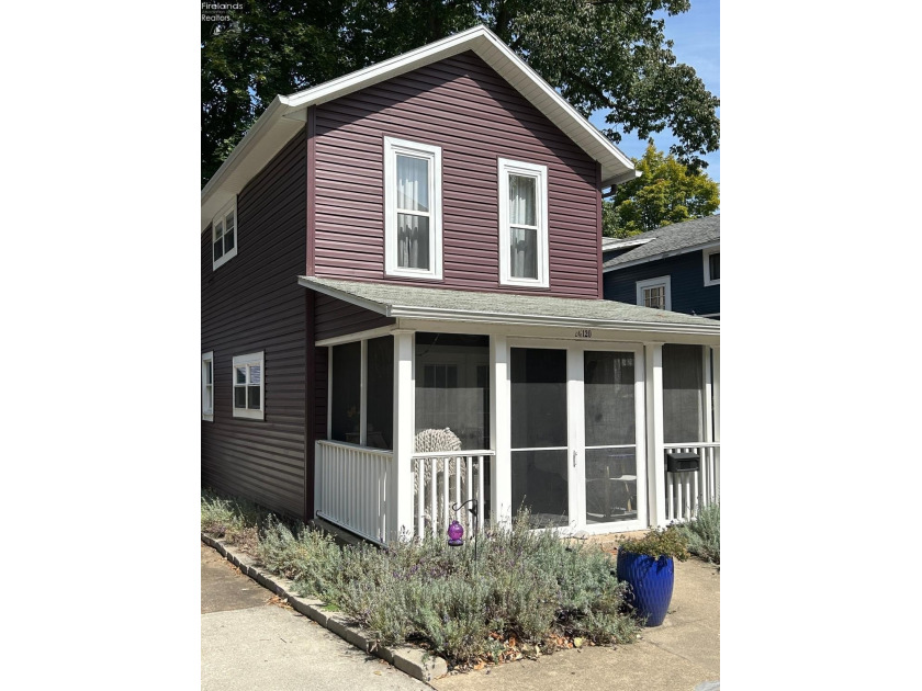 Absolutely stunning, year-round Lakeside cottage, in the heart - Beach Home for sale in Lakeside, Ohio on Beachhouse.com
