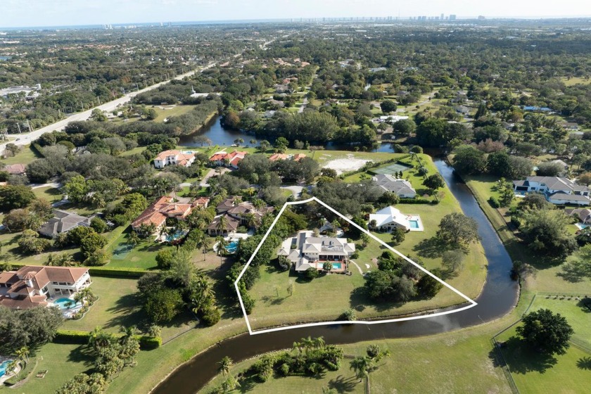 Welcome to your dream home, an entertainer's paradise featuring - Beach Home for sale in Palm Beach Gardens, Florida on Beachhouse.com