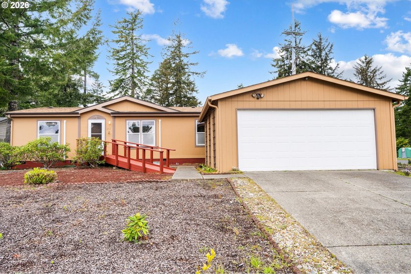 Beautifully updated 3BD/2BA home in desirable Creekside Pines! - Beach Home for sale in Florence, Oregon on Beachhouse.com