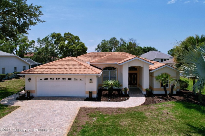 Paradise found in gated Glen Lakes golf course community! This - Beach Home for sale in Weeki Wachee, Florida on Beachhouse.com
