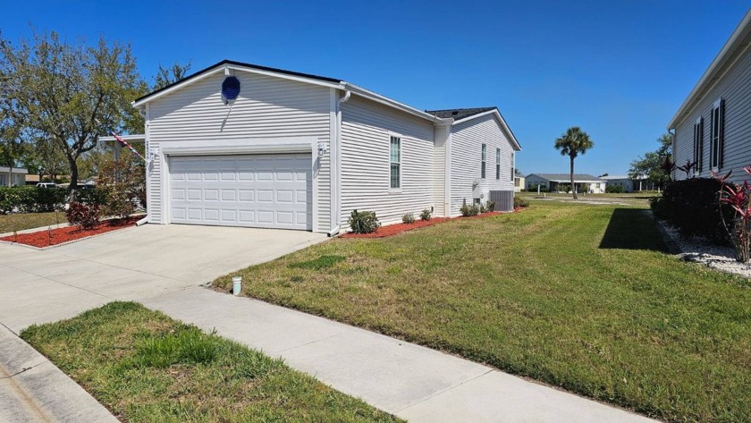 Welcome to this adorable Palm Harbor Wellington model located in - Beach Home for sale in Ruskin, Florida on Beachhouse.com