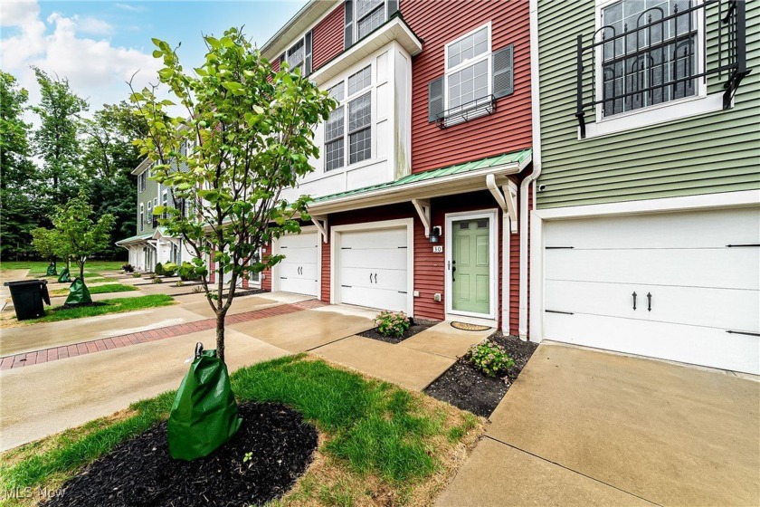 Welcome to this stunning modern townhouse in the sought-after - Beach Condo for sale in Rocky River, Ohio on Beachhouse.com