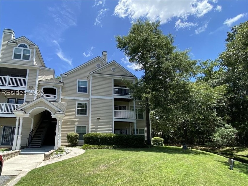 Fantastic two bedroom, two bath condo in The Estate of Westbury - Beach Condo for sale in Bluffton, South Carolina on Beachhouse.com