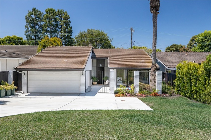 WELCOME to this warm and inviting single level modern home in - Beach Home for sale in Palos Verdes Estates, California on Beachhouse.com