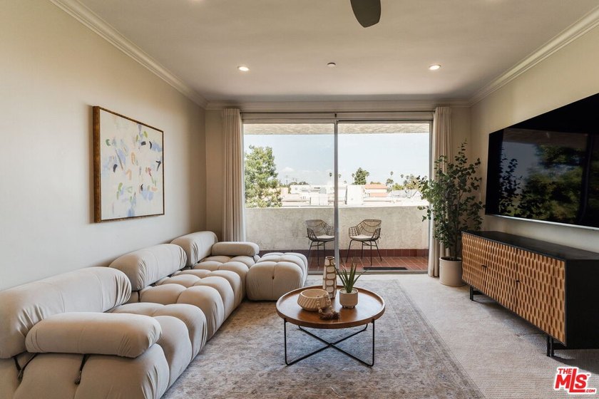 Incredible Santa Monica location just one block from the beach - Beach Condo for sale in Santa Monica, California on Beachhouse.com