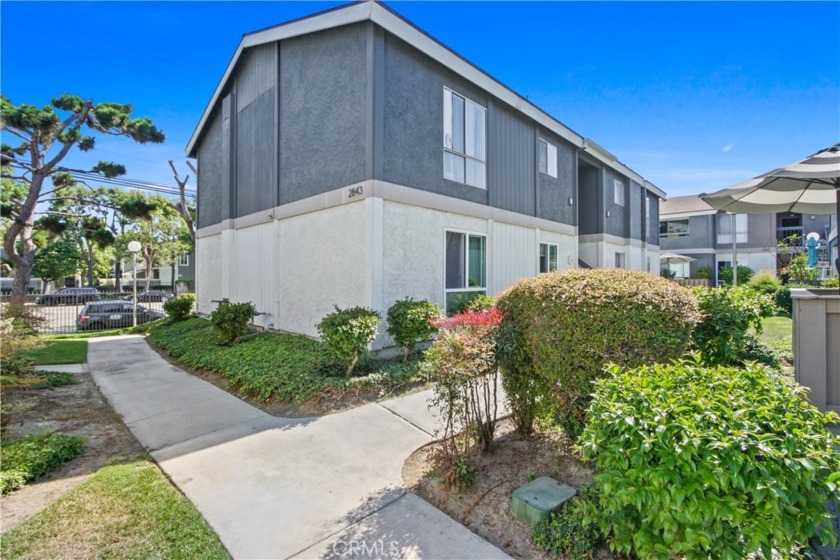 **LOWER UNIT**BEAUTIFULLY REMODELED 2 BED 1 BATH IN LAKESHORE - Beach Condo for sale in Santa Ana, California on Beachhouse.com