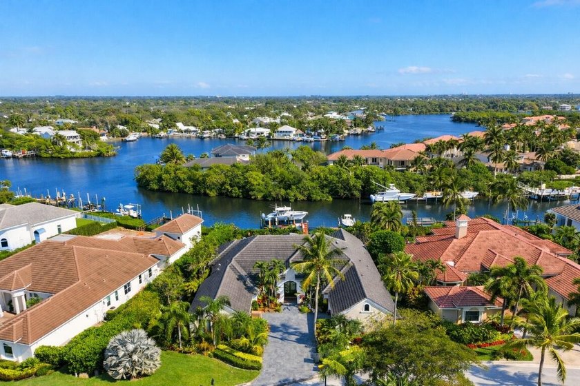 No Fixed Bridges, Ocean Access. The waterfront lifestyle in the - Beach Home for sale in Jupiter, Florida on Beachhouse.com