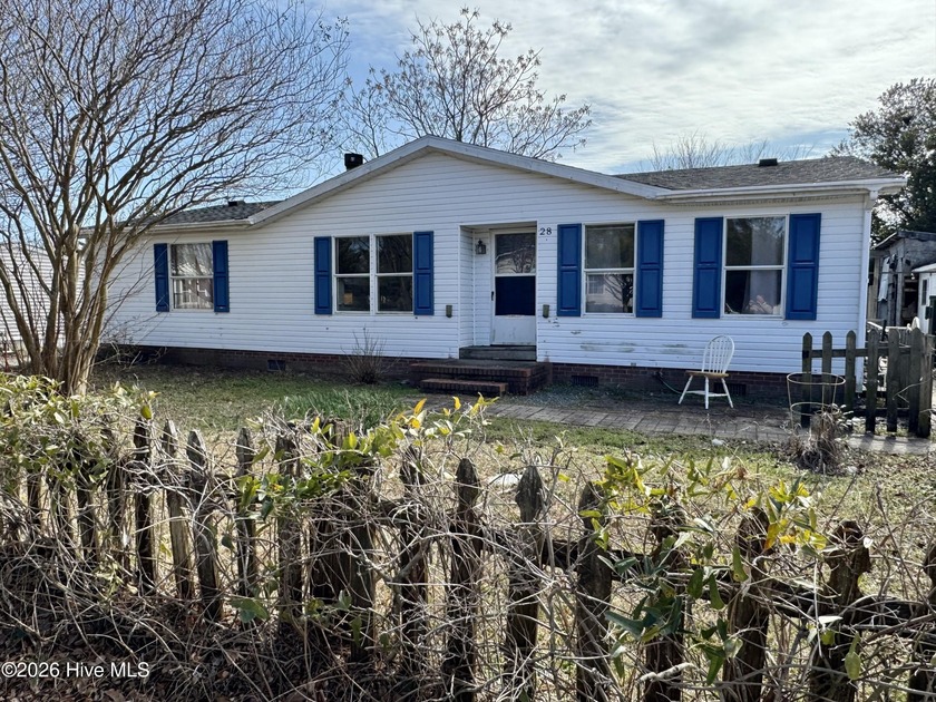 Spacious 3 BEDROOM home NEAR CAROLINA BEACH priced to sale AS-IS - Beach Home for sale in Wilmington, North Carolina on Beachhouse.com