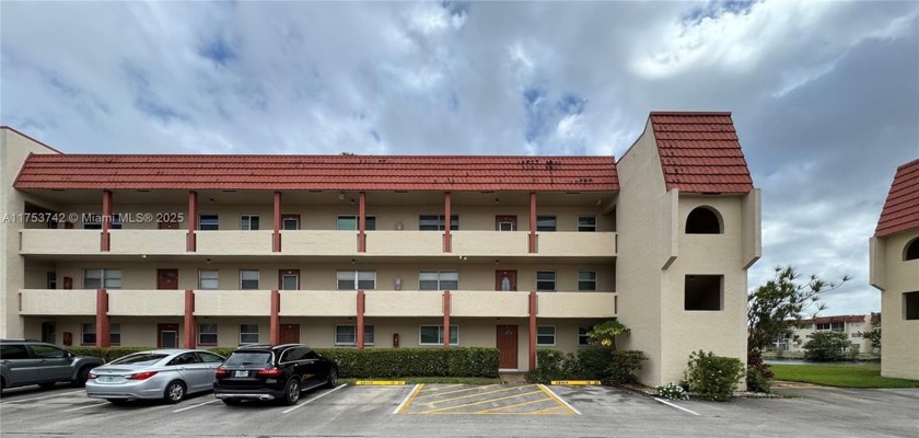 Cozy yet spacious first-floor apartment, strategically nestled - Beach Condo for sale in Sunrise, Florida on Beachhouse.com