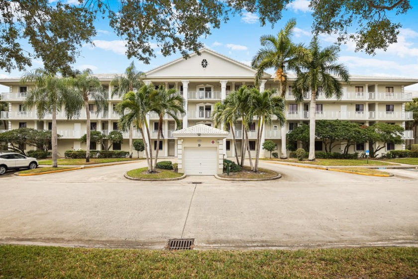 Welcome to this beautifully updated 2-bedroom, 2-bath condo with - Beach Condo for sale in West Palm Beach, Florida on Beachhouse.com