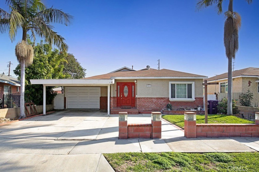 Welcome to this beautifully updated home in the highly desirable - Beach Home for sale in Long Beach, California on Beachhouse.com