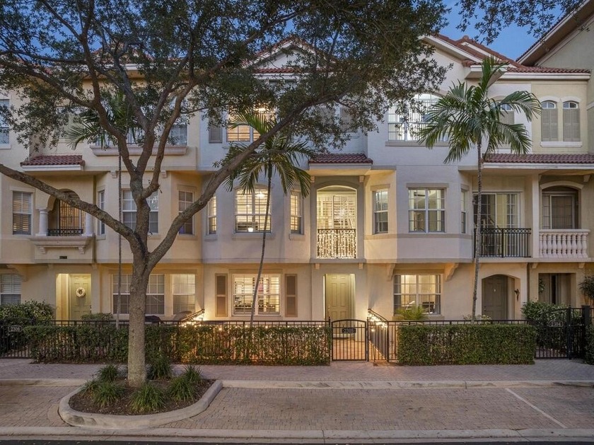 Pristine, light & bright 3-story townhome in the best location - Beach Townhome/Townhouse for sale in Palm Beach Gardens, Florida on Beachhouse.com