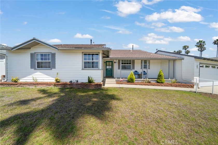 Relax with the whole family in this authentic mid-century modern - Beach Home for sale in San Pedro, California on Beachhouse.com