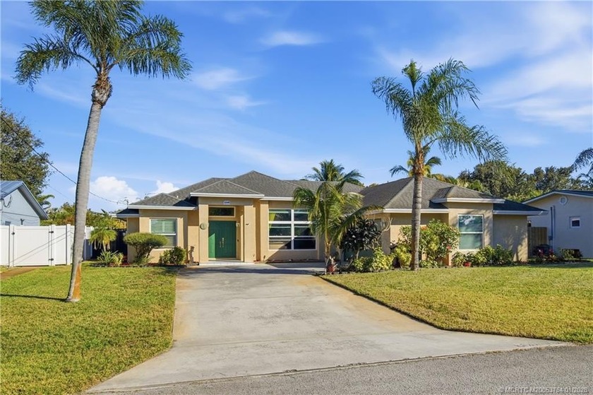This charming and well-maintained 3 bedroom, 2 bath CBS pool - Beach Home for sale in Jensen Beach, Florida on Beachhouse.com
