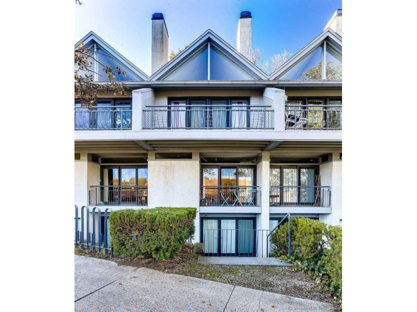 **Luxurious Loft-Style Condo with Stunning Water Views** - Beach Condo for sale in New Haven, Connecticut on Beachhouse.com