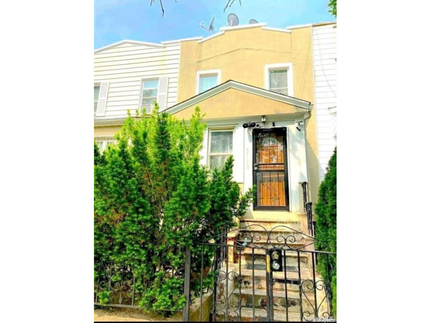 GREAT LOCATION !!! THIS 1 FAMILY HOUSE HAS BEEN RENOVATED, HAS A - Beach Home for sale in East Elmhurst, New York on Beachhouse.com