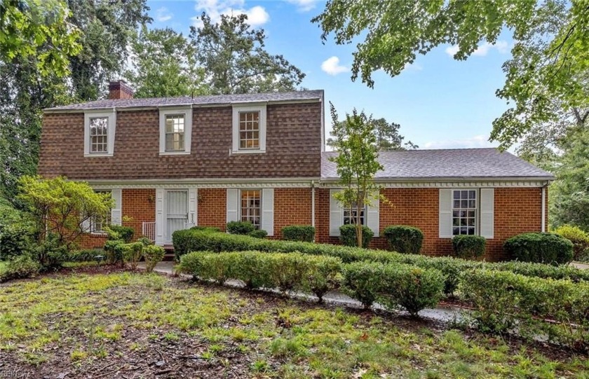 This spacious two-story home in Shore Park offers a perfect - Beach Home for sale in Newport News, Virginia on Beachhouse.com