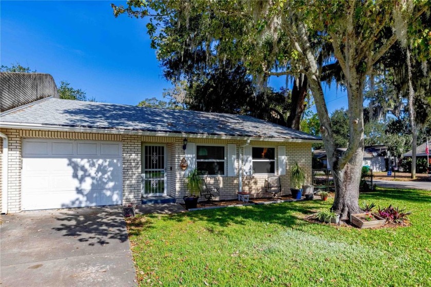 Welcome to this lovely 2 bedroom 2 bath home is situated on a - Beach Home for sale in Daytona Beach, Florida on Beachhouse.com