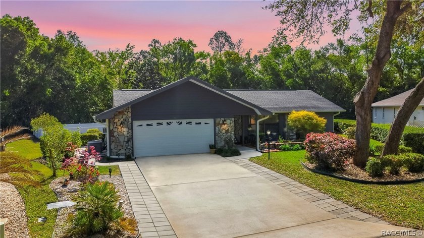 Welcome to this beautifully maintained 3-bedroom, 2-bathroom - Beach Home for sale in Homosassa, Florida on Beachhouse.com