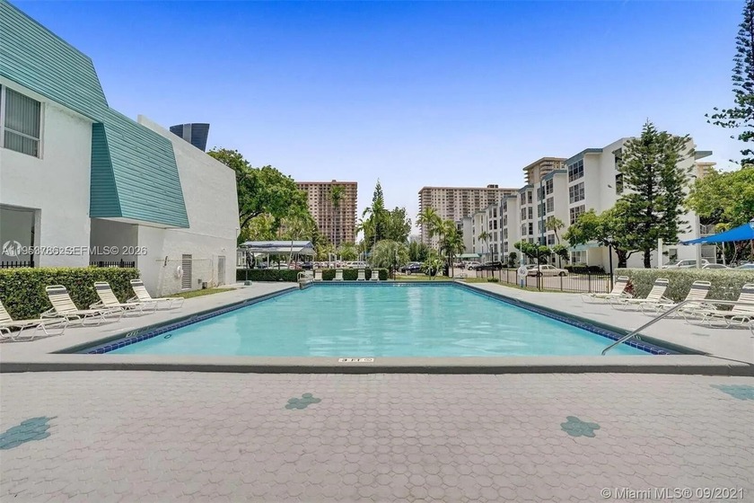 One-bedroom apartment with den, 1 bath and 1 assigned parking - Beach Condo for sale in Sunny Isles Beach, Florida on Beachhouse.com