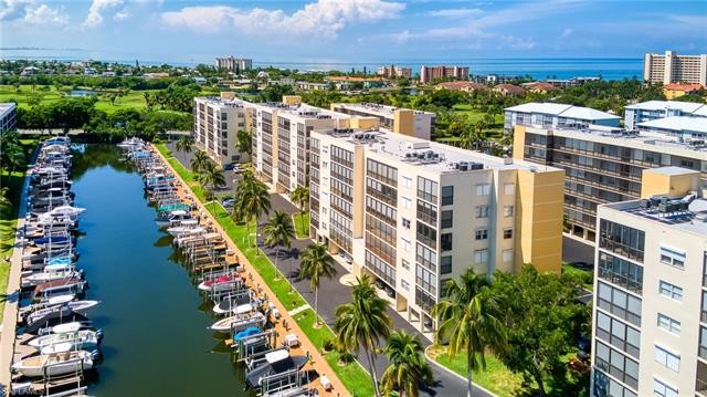 This beautifully updated 2 bedroom, 2 bathroom condo looks out - Beach Condo for sale in Fort Myers Beach, Florida on Beachhouse.com