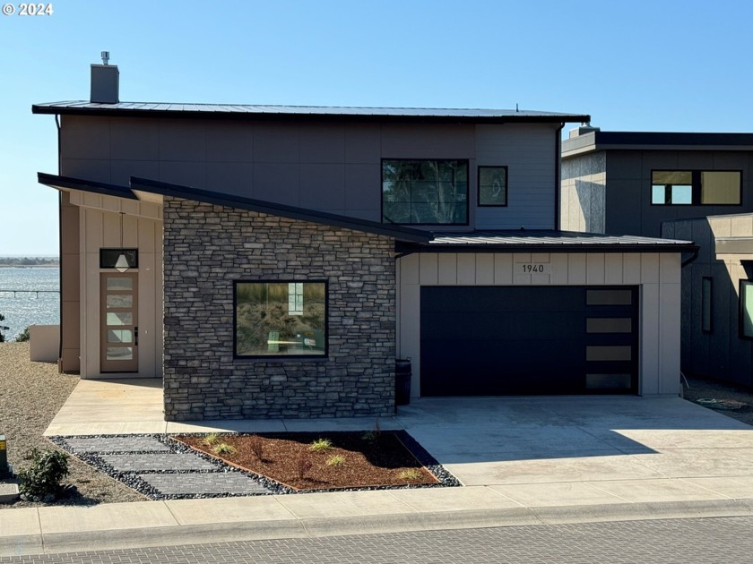 Welcome to Your Dream Home! This Stunning Modern Bayfront - Beach Home for sale in Coos Bay, Oregon on Beachhouse.com