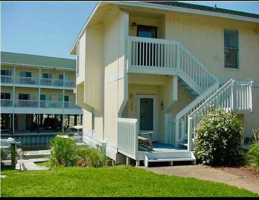 This is a rental machine!!!  Grossing over $30k in vacation - Beach Condo for sale in Destin, Florida on Beachhouse.com