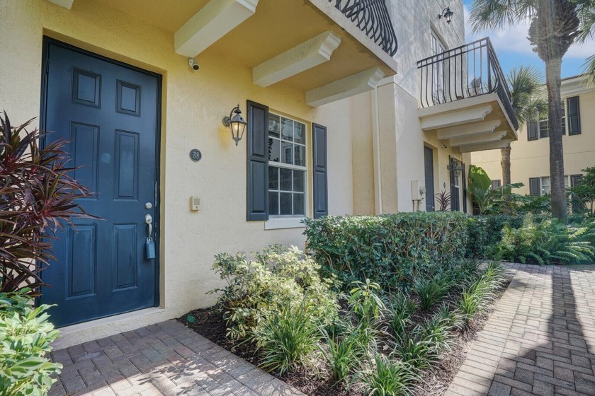 Gorgeous 3 bedroom 3 1/2 bath townhome is located within walking - Beach Townhome/Townhouse for sale in Lake Worth, Florida on Beachhouse.com