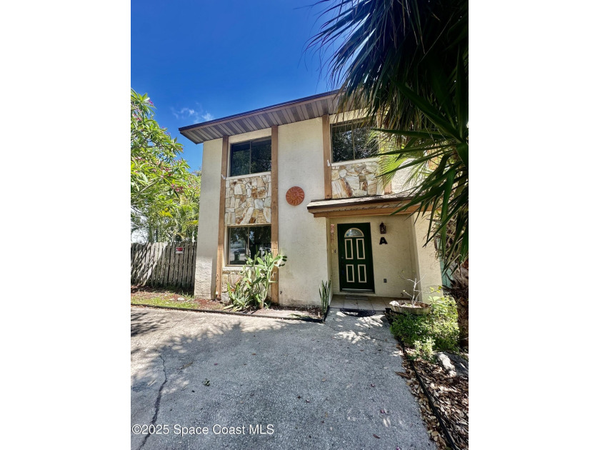 Desirable 3 bedrooms/ 2.5 bathrooms townhome located in the - Beach Townhome/Townhouse for sale in Cape Canaveral, Florida on Beachhouse.com