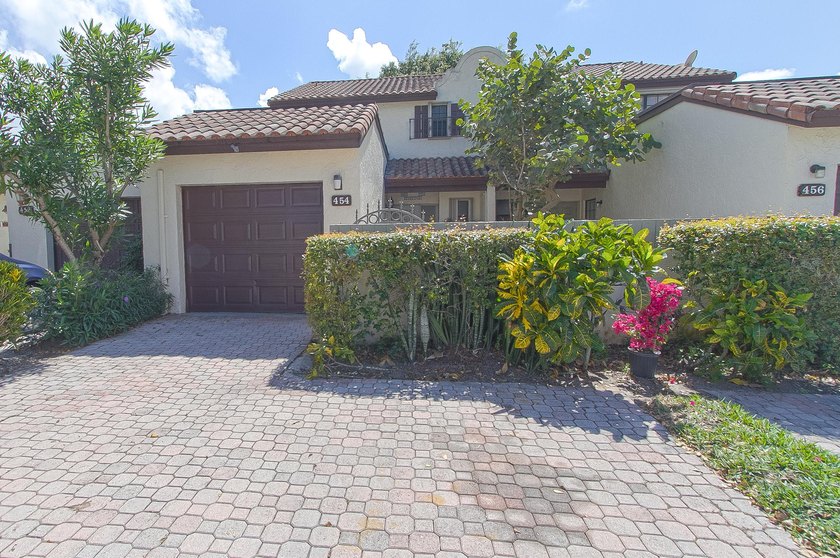 This gorgeous spacious 2/2.5 in beautiful Townhouse/Villa is - Beach Townhome/Townhouse for sale in Boca Raton, Florida on Beachhouse.com