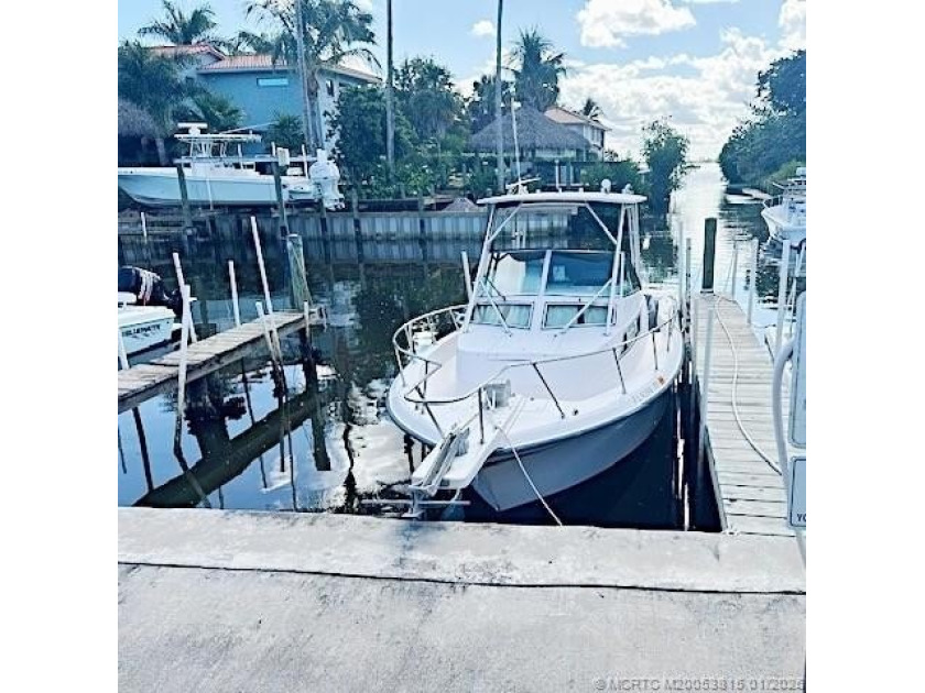 Community Marina - Discover a Rare Key West-style concrete block - Beach Home for sale in Stuart, Florida on Beachhouse.com