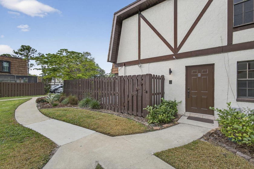Welcome to this charming 2-bedroom, 2.5-bathroom townhouse - Beach Townhome/Townhouse for sale in Royal Palm Beach, Florida on Beachhouse.com