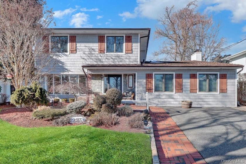 Deep South Gem!! This beautifully appointed 4 bedroom, 3.5 bath - Beach Home for sale in Merrick, New York on Beachhouse.com