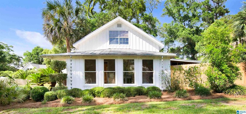 A rare opportunity to own a coastal cottage in the highly - Beach Home for sale in Fairhope, Alabama on Beachhouse.com