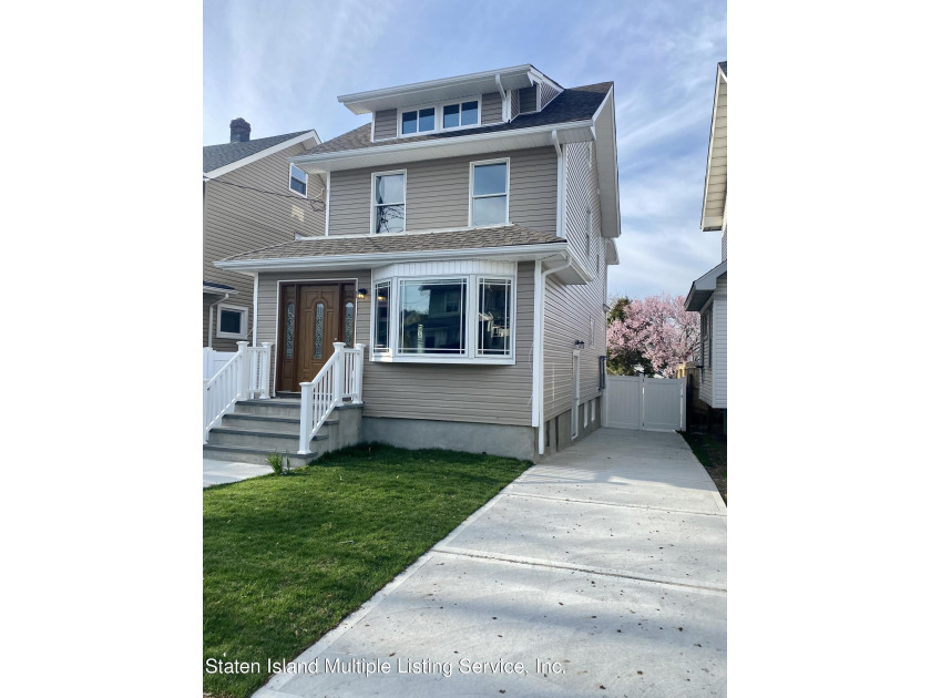 Totally renovated fully detached large home has three bedrooms - Beach Home for sale in Staten Island, New York on Beachhouse.com