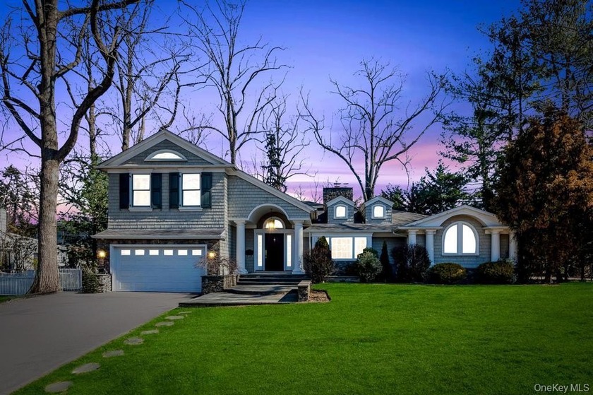 Discover elegance and modern living at 3 School House Lane, a - Beach Home for sale in Great Neck, New York on Beachhouse.com