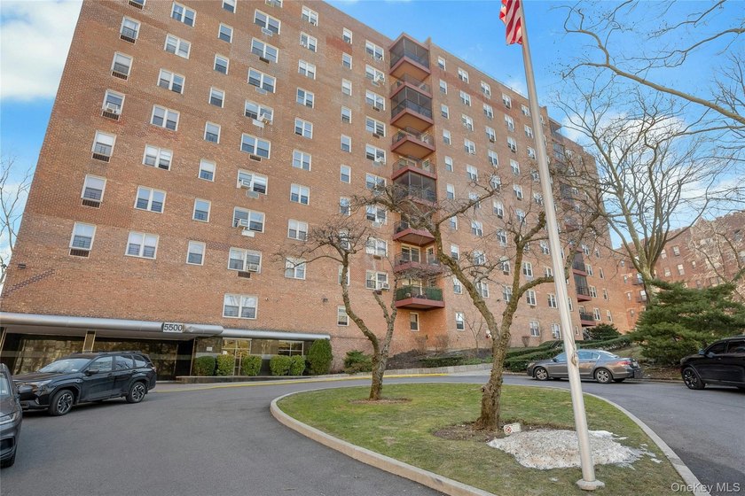 Location, location, location!!! Rare opportunity ideally - Beach Home for sale in Bronx, New York on Beachhouse.com