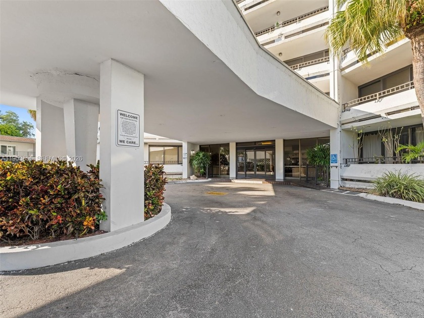 Beautifully renovated 3-bedroom, 2.5-bath condominium located in - Beach Condo for sale in Miami, Florida on Beachhouse.com