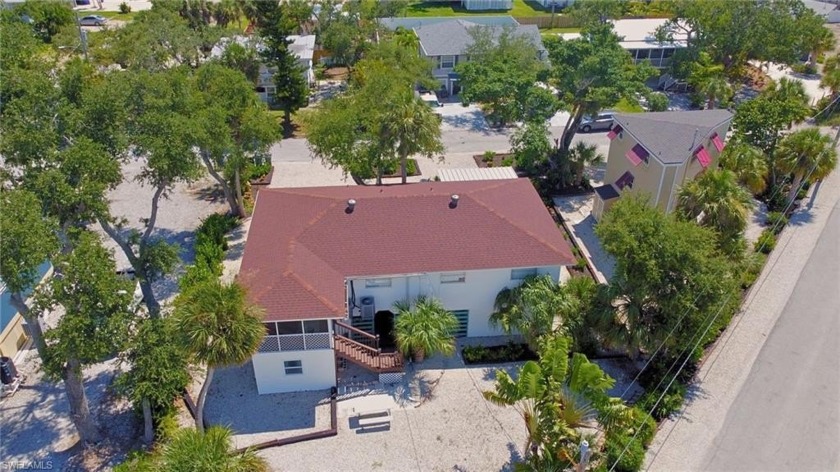 Adorable ELEVATED DUPLEX on Estero island Fort Myers Beach. 2 - Beach Townhome/Townhouse for sale in Fort Myers Beach, Florida on Beachhouse.com