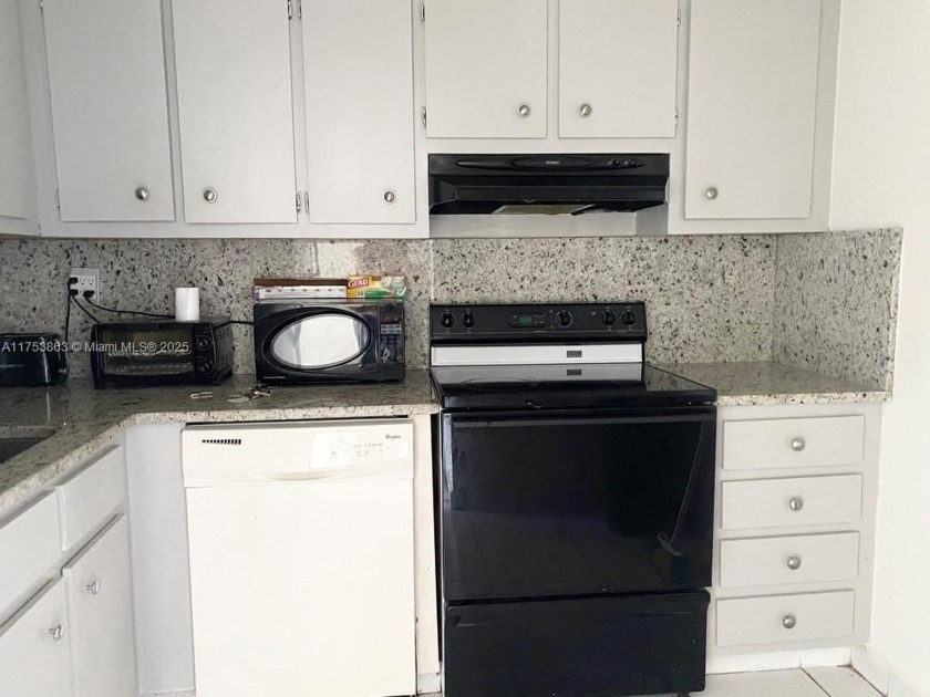 ENJOY THE MIAMI BEACH LIFE STYLE WITH THIS GREAT OPPORTUNITY TO - Beach Condo for sale in Miami Beach, Florida on Beachhouse.com