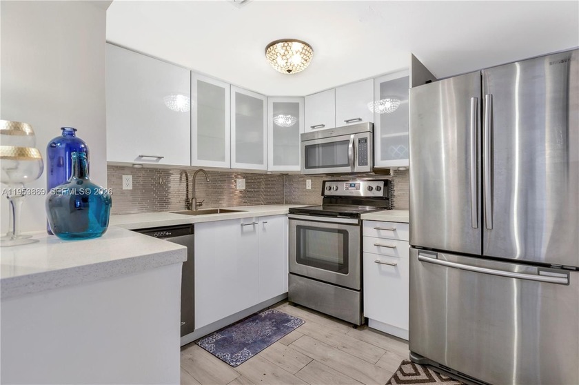 Beautiful fully remodeled condo in a secured building one block - Beach Condo for sale in Miami Beach, Florida on Beachhouse.com