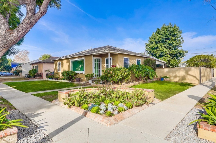 Charming 3-bedroom, 1-bath home with endless potential, located - Beach Home for sale in Long Beach, California on Beachhouse.com