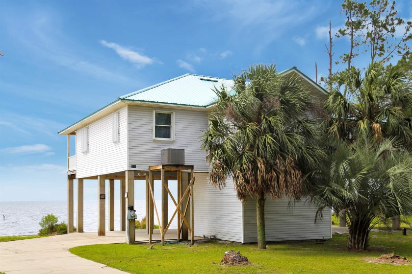 Welcome to this beautiful beach house in Carrabelle, Florida - Beach Home for sale in Carabelle, Florida on Beachhouse.com