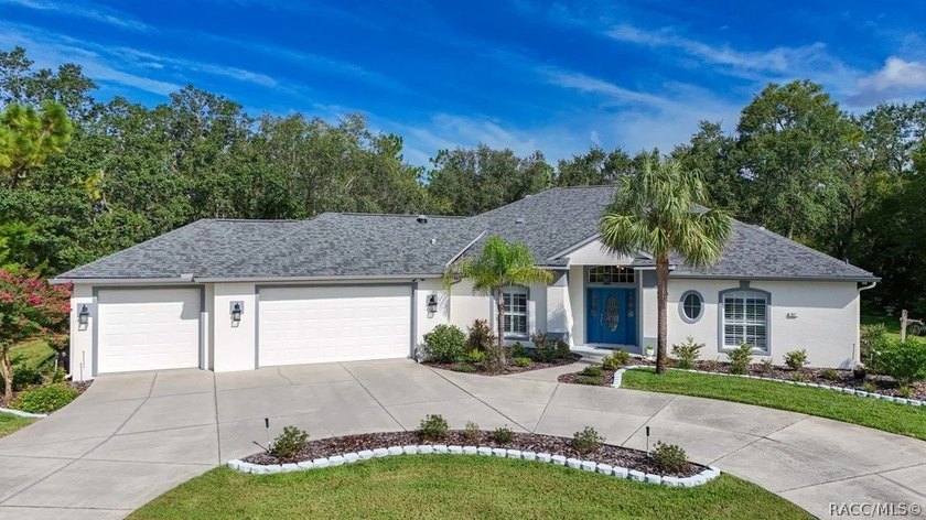 Fully renovated Southern Woods home on nearly half an acre - Beach Home for sale in Homosassa, Florida on Beachhouse.com