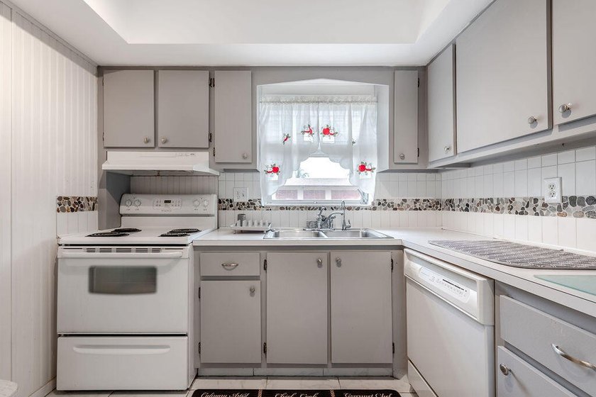 STUNNING 55+ RETREAT IN CRESTHAVEN VILLAS! Experience the - Beach Condo for sale in West Palm Beach, Florida on Beachhouse.com