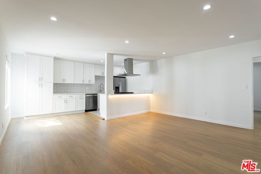 Charming and beautifully renovated courtyard condo just blocks - Beach Condo for sale in Santa Monica, California on Beachhouse.com