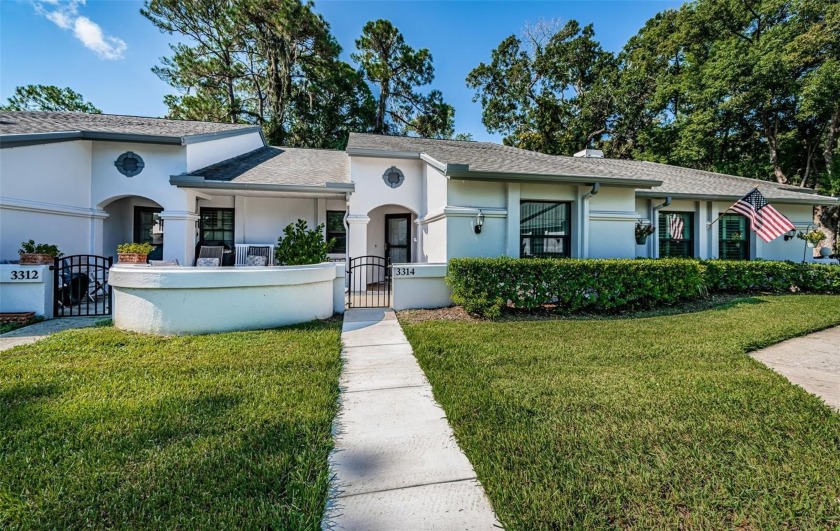 Absolute move in ready 2 bedroom 2 bath villa in highly - Beach Home for sale in Palm Harbor, Florida on Beachhouse.com