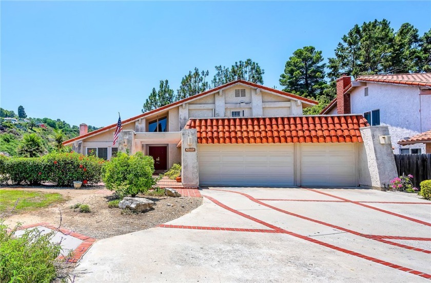 Nestled at the end of a cul de sac with a long private driveway - Beach Home for sale in Palos Verdes Peninsula, California on Beachhouse.com