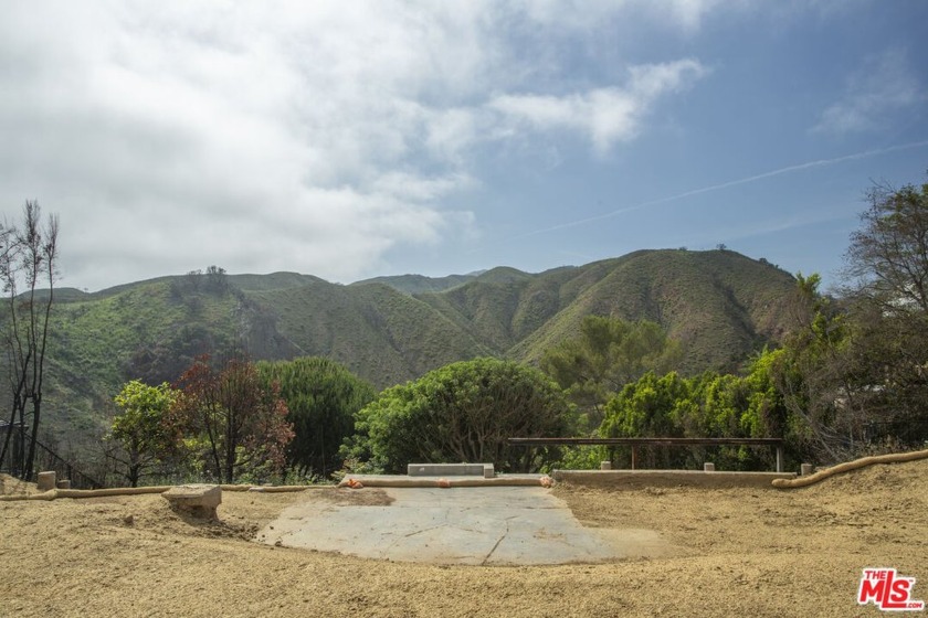 Nestled on a quiet cul-de-sac in the prestigious Upper Riviera - Beach Lot for sale in Pacific Palisades, California on Beachhouse.com