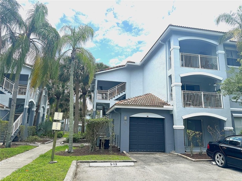BEST PRICED 2-2 CONDO IN PEMBROKE PINES. SPACIOUS AND - Beach Condo for sale in Pembroke Pines, Florida on Beachhouse.com